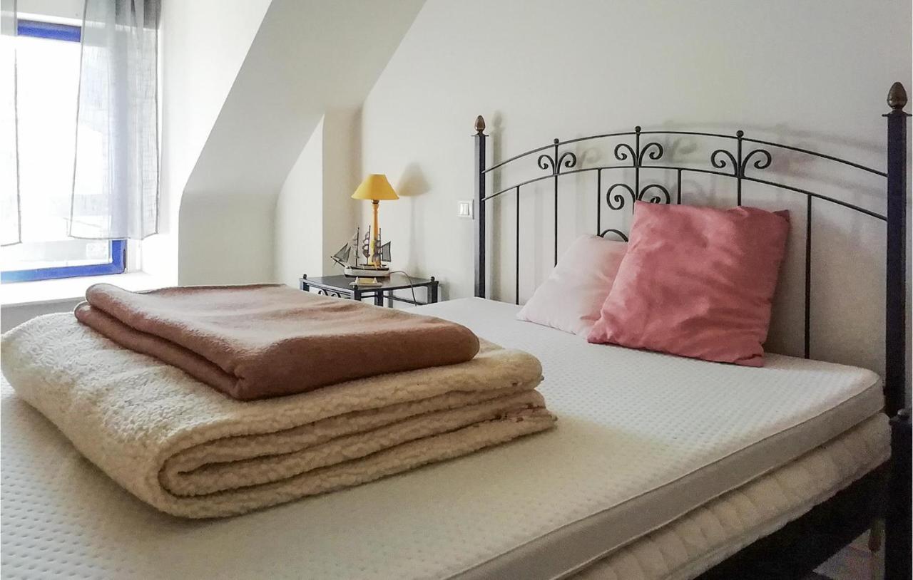 Lovely Home In Cadouarn With Wifi Sene Luaran gambar